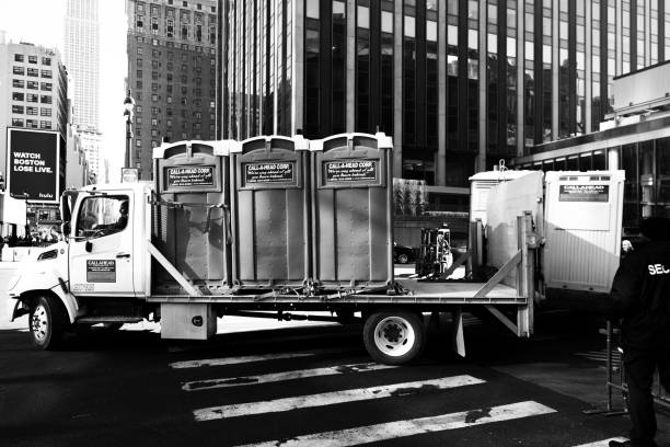 Best Porta potty delivery and setup  in Harristown, IL